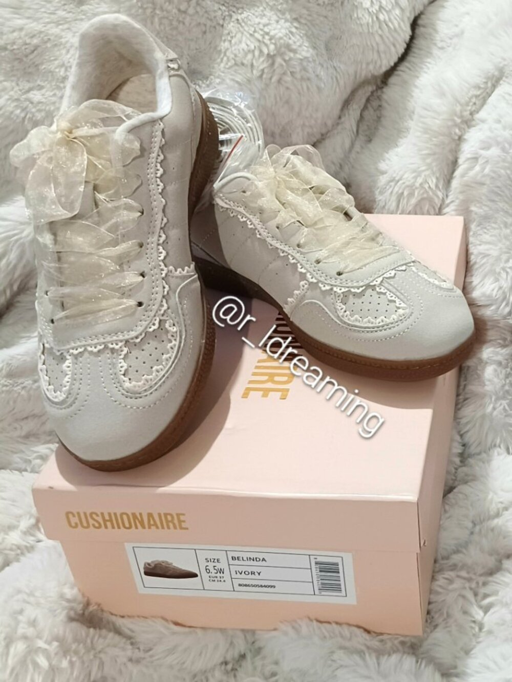NIB Cushionaire Belinda Lace Detail Casual Sneakers Size 6.5W in Ivory - Picture 10 of 12
